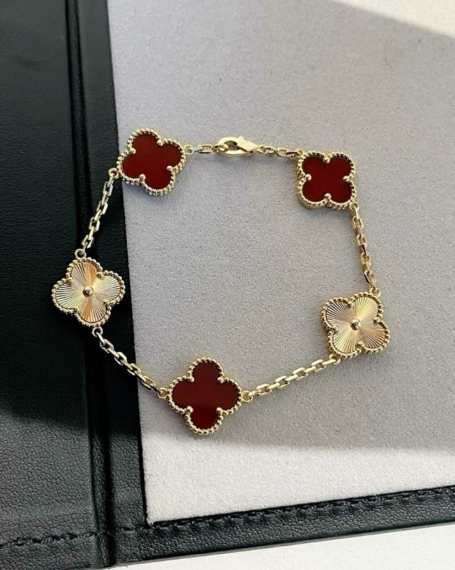 Alhambra-Inspired Clover Bracelet – Red Stone & Gold Titanium - 1