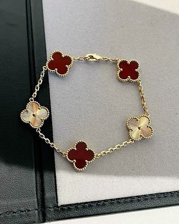 Alhambra-Inspired Clover Bracelet – Red Stone & Gold Titanium