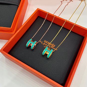 Hermès Mini Pop H Pendant Necklace – Malachite Enamel with Gold-Plated Hardware