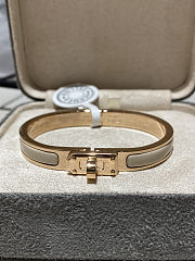 Hermès Mini Clic Kelly Bracelet – Enamel & Gold-Plated Hardware - 2