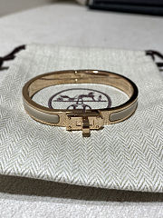 Hermès Mini Clic Kelly Bracelet – Enamel & Gold-Plated Hardware - 3