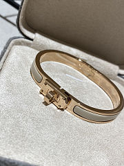 Hermès Mini Clic Kelly Bracelet – Enamel & Gold-Plated Hardware - 4