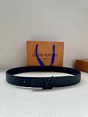 Louis Vuitton Classic Black Leather Belt – Textured Gold LV Buckle - 5