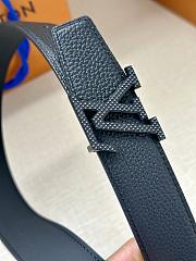 Louis Vuitton Classic Black Leather Belt – Textured Gold LV Buckle - 2