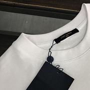Louis Vuitton White T-Shirt with Green LV Monogram Embroidery - 5