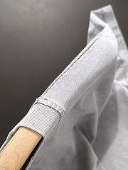 Louis Vuitton Grey T-Shirt with Embroidered LV Logo - 5