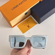 Louis Vuitton Bold Square Sunglasses – Unisex Oversized Frame, 6 Color Options - 5