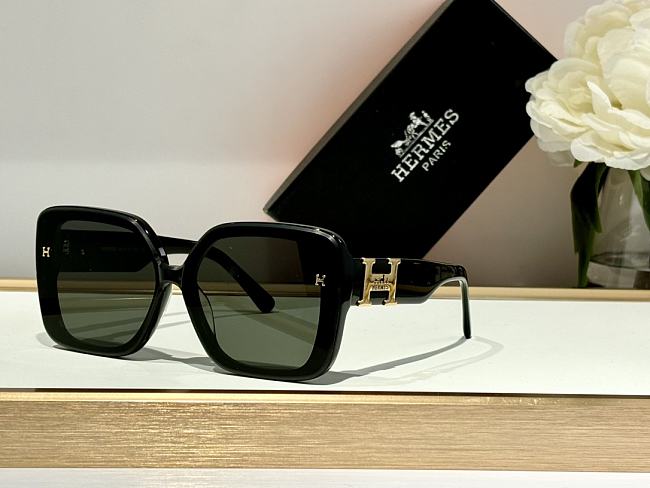Hermès Luxury Square Frame Sunglasses – Black with Gold H Logo - 1