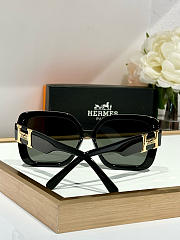 Hermès Luxury Square Frame Sunglasses – Black with Gold H Logo - 2