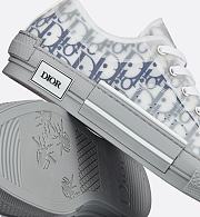 Dior B23 Low-Top Sneaker in White and Navy Blue Dior Oblique Canvas – 3SN249YNT_H568 - 5