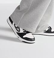 Dior Men’s B57 Dribble Low-Top Sneaker in Black and White Smooth Calfskin with Beige and Black Dior Oblique Jacquard 3SN318ZXU_H960 - 3