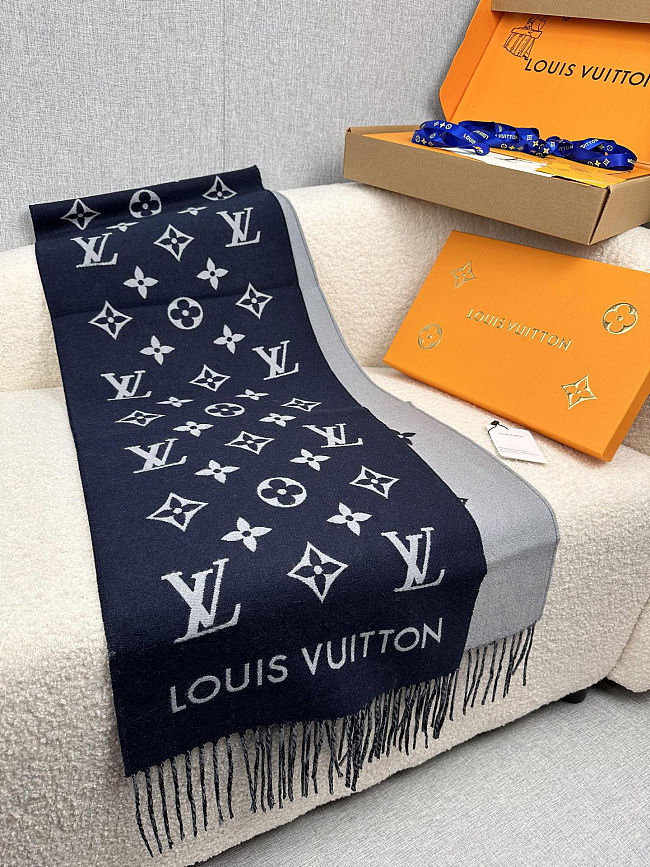 Louis Vuitton Monogram Classic Scarf – Luxury Wool Scarf for Women & Men - 1